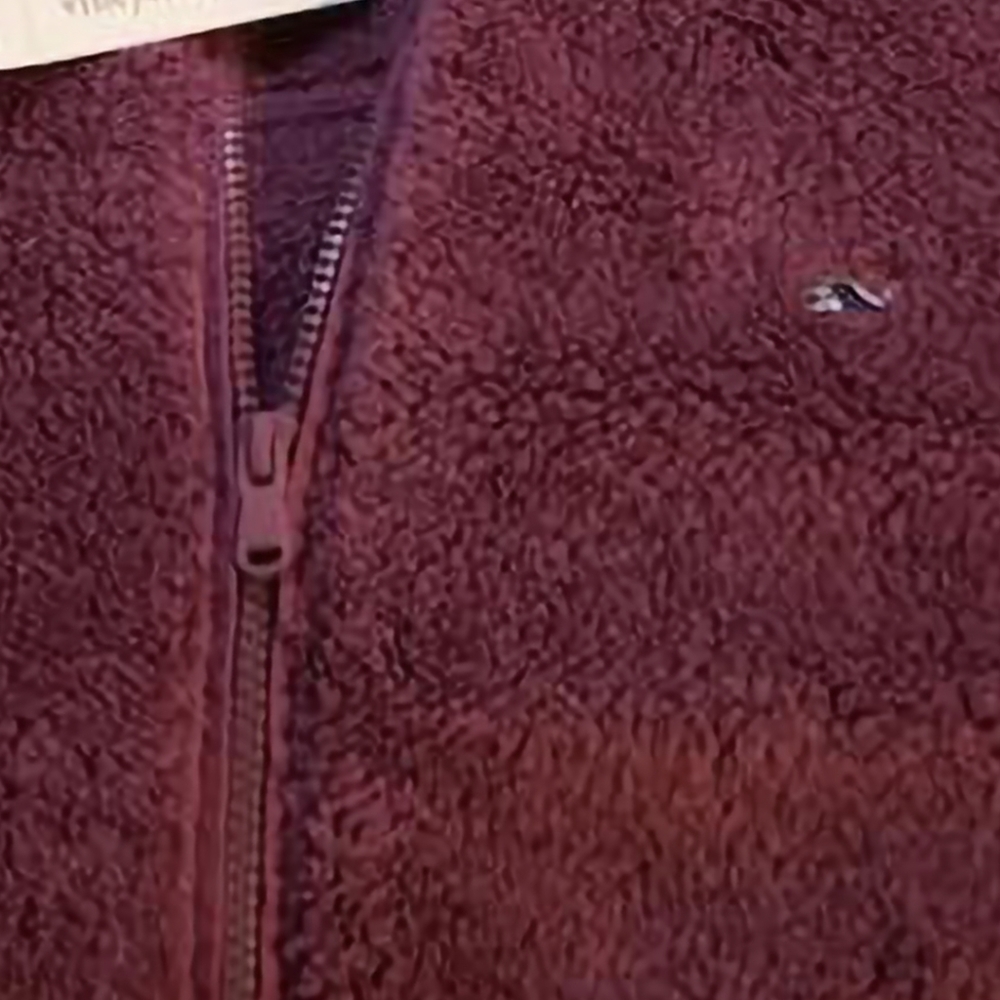 New With Tags Vineyard Vines Extra Large Women's Fuzzy Classic Half Zip.